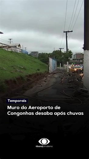 Parte de um muro do Aeroporto de Congonhas, na Zona Sul de São Paulo, desabou neste domingo (8) em decorrência da chuva que atingiu diversas regiões da capital paulista. Apesar do susto, ninguém andava pela calçada no momento da queda e as operações do aeroporto não precisaram ser interrompidas devido ao incidente. Os temporais levaram São Paulo a entrar em estado de atenção para alagamentos desde as 13h14. O forte volume de água causou o transbordamento de ao menos cinco córregos e deixou vias