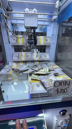 The Best Money Claw Machine #viral #clawmachine #arcade #lifehacks #iphone #money