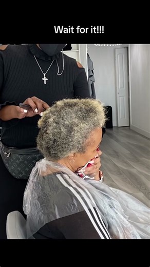 Transform Your Look with Razor Chic's Expert Hairstyling