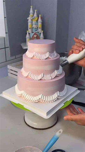Vintage cake decorating tutorial everyone is obsessed with