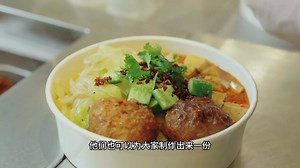 "Junzi Kitchen: Spreading Neo-Chinese Culinary Culture in America" At Yale University, a team of graduate students pioneers a modern, authentic Chinese dining concept. Their brand blends: • Global narratives with Confucian ethos • Minimalist aesthetics in dining spaces • Data-driven operations Swiftly embraced by millennials, Junzi is redefining American daily dining rituals through cultural authenticity. 🥢✨ #ConfucianCuisine #CulturalInnovation #NeoChineseFood 【君子食堂：在美国传播新中餐文化】在美国，一群耶鲁大学的研究生致力