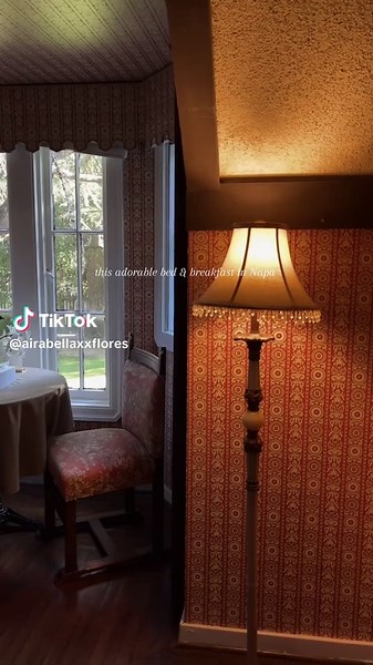 Charming Bed & Breakfast in Napa: Candlelight Inn