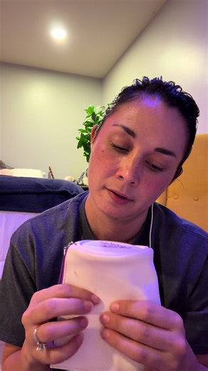 Tap on 4 random objects and tell me which one you like best! #asmr #asmrtapping #tapping #asmrvideo #asmrtingles