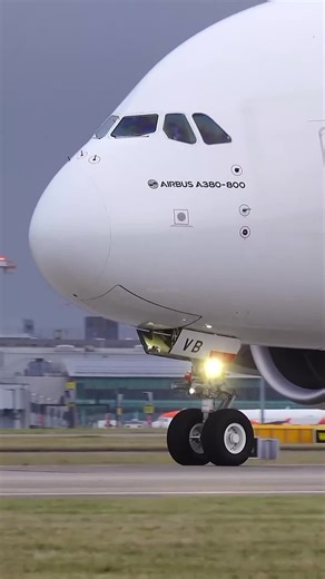 Understanding Why the Airbus A380 Can't Land Everywhere