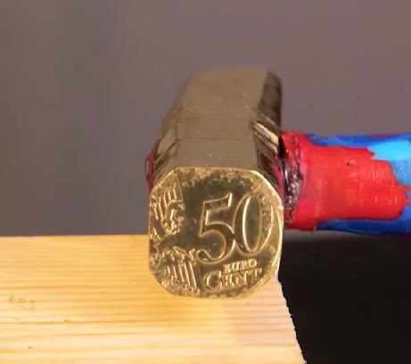 375K views · 303 reactions | Marteau robuste créé à partir de pièces de monnaie ! | Brico Madame | Facebook