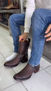1.7K reactions · 35 shares | GLADIUS PYTHON COLOR TABACO ENVÍOS  A TODO USA  Y MÉXICO  . #fyp #viral #botasvaqueras #cow #cowboy #jaripeo #paratí | Martinez boots | Facebook