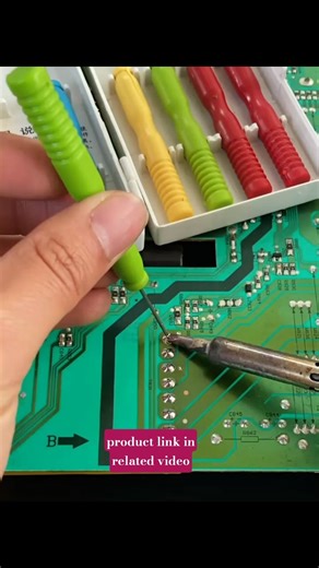how to use desoldering needle? #diyelectronics #desoldering #solderingtool #howtosoldering