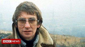 Barnsley plaque for Barry Hines who inspired Kes film