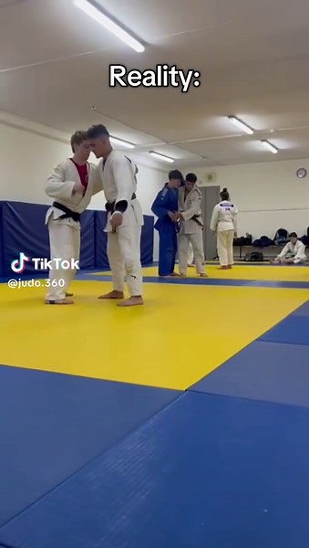 When you think you’ve mastered the throw… and then reality hits 😂🥋 #expectationvsreality #judo #judolife #judoka #sportsfail #athletelife #beaniechezile #fyp