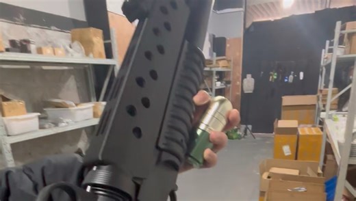 司骏M16A2 M203下挂榴弹版模型玩具，先轰一炮