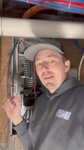 Electrical panel tips 👀 🎥 construction_vids #electrician #electricianslife #electrical #electricalwork #instaelectric #instaelectrical #electricboss #electricemt #sparky #sparkylife | Electrical Career Now