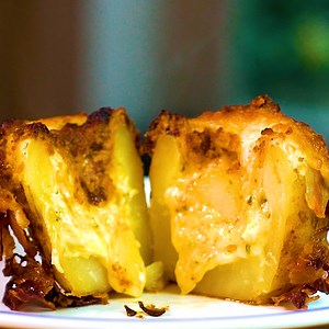 4.1K reactions · 1.8K shares | Three cheese potato volcano - perfect for a bonfire night treat. #OnTheSideOfFood | Hellmann's | Facebook