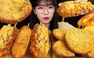 『Haeeon Eats』中字 11.13 热腾腾的玉米浓汤里沾着欢乐热狗和脆皮甜甜圈☆咀嚼音