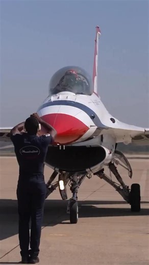 Two weeks until the sky takes over Huntington Beach ✈️ The Air Force Thunderbirds are ready 🔥🦅 🎪 The Pacific Airshow ✈️ Different planes and pilot demonstrations 📆 October 3-5, 2025 🎟️ Get tickets with the link in our bio! 🚲 FREE Bike Valet on Walnut and 5th Street Two weeks until epic stunts, loud maneuvers, and unbeatable vibes in Surf City USA® 🙌 👉 Plan your visit and book your stay with the link: https://www.surfcityusa.com/events/annual-events-festivals/pacific-airshow/ | Visit Hunt
