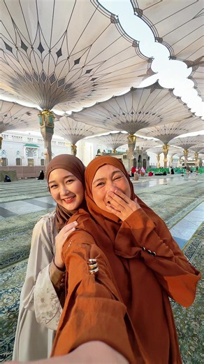 Ternyata Benar Energi Positif Itu Bisa Menular Aku Yang Selalu Bahagia Ketika Melihat Orang Kain Bahagia Bulak-Balik Mekah Madinah Dan Sekarang Aku Merasakannya Masya Allah Tabarakallah@kaylanadira