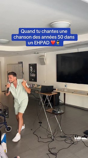 Quand tu chantes une chanson des années 50 dans un EHPAD ❤️👮‍♀️ #ehpad | David Renaudin Music