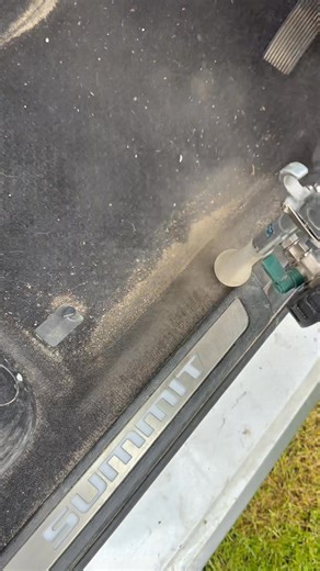 SO SATISFYING!!! Watch me in action transforming this Jeep 🤪 Reversing all the years of dog trips to the beach! | Wash Me Mobile Car Detailing