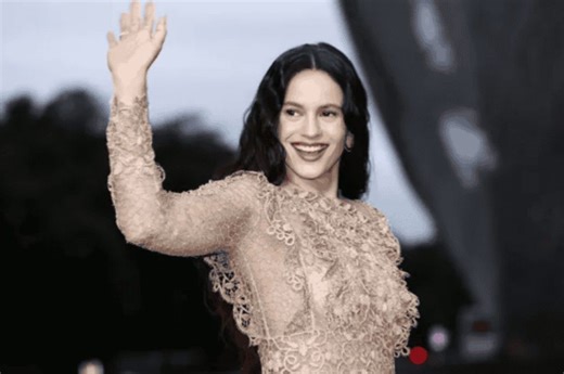 Rosalía lanzó Luz, con orquesta y canciones en 13 idiomas