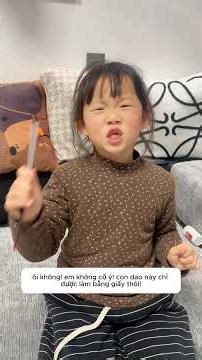 Cô bé thám tử phát hiện ra điều bí ẩn của con giao bằng giấy