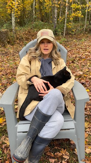 Good Monday morning! Can we split the difference and move the clocks up 30 mins in the Spring and call it a day? Nobody needs this chaos in their life. 😂 Here’s wishing you a great FULL MOON week. | Kelly McClain Roberts