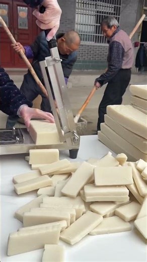 Cutting handmade glutinous rice cake with a cutting knife