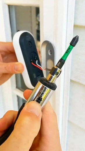 27K views · 172 reactions | Tool Tips - Ratcheting screw drivers are near and handy #tools #tips | Revive Home Tips | Facebook