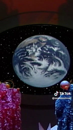 Big Earth. Good Earth. Happy #EarthDay! Let's keep our amazing planet clean! 💙💚🌎
