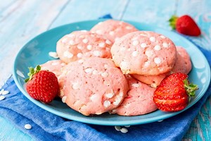 Strawberry Cake Mix Cookies: the delicious and colorful strawberry cookie recipe
