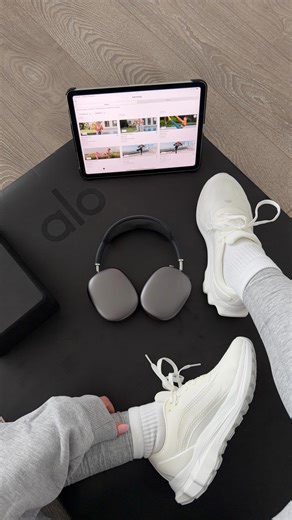 serena thompson on Instagram: "stuck in a snowstorm? no problem. The ALO Wellness Club app is now free! @alowellnessclub #alopartner"