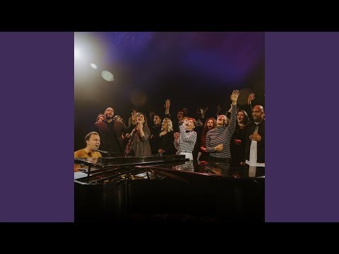 Way Maker / Abres Caminos (Live)
