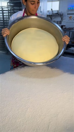 Fati’s on Instagram: "Dagels are now something sweet. A SWEET DAGEL & HOT COCOA this is what I call the perfect pairing.😍"