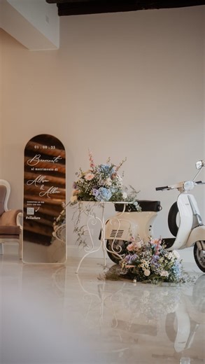 Villa O'Hara | Wedding Venue💍 on Instagram: "La tips degli sposi per i futuri sposi! ✨ Niente caos il giorno dopo e niente “me le mandi su WhatsApp?” 🙌 Hanno creato un QR code dedicato alla raccolta delle foto e lo hanno posizionato direttamente nel welcome d’ingresso 💍 📲 Tutti gli ospiti hanno potuto scansionarlo e caricare in tempo reale le foto della loro giornata speciale in un unico album. Semplice, veloce e super smart 🤍 👉 Un’idea da copiare assolutamente! #WeddingTips #MatrimonioSma