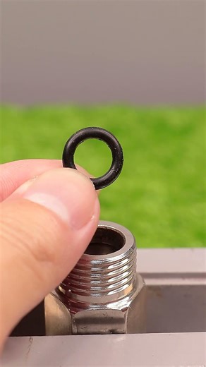 Remember This Tip – How to Insert a Small Rubber Ring into a Thread #diy #ideas #tips #lifehacks