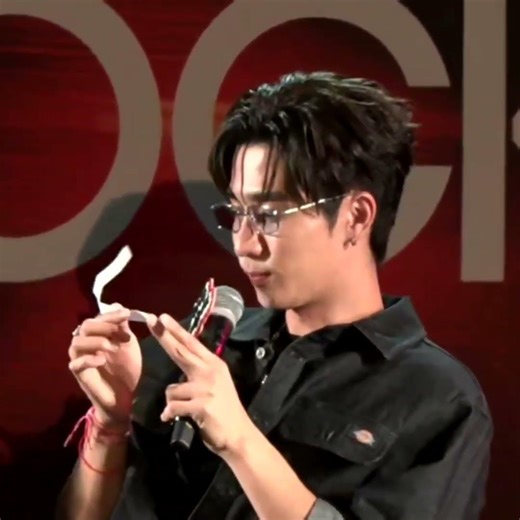 no one can claim like Perth Tanapon does #perthsanta #perthtanapon #santapp #bl #trending #fypシ #fyp