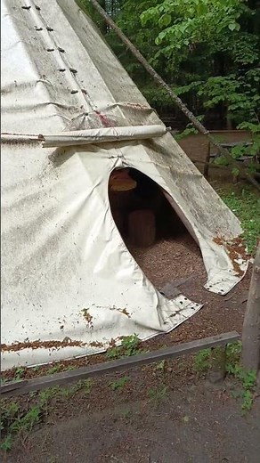 Trommeln im Tipi / Waldkindergarten Wurzelzwerge Erlangen