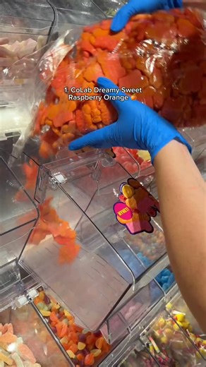 CandyKing 👑 kingen av godis 🍬 on Instagram: "🍭✨Alla 5 nyheter finns exklusivt hos CandyKing✨👑 Vilken är du mest sugen på?⁠ ⁠ ⁠ ⁠ 🍓🍊 CoLab Dreamy Sweet Raspberry Orange⁠ Fluffigt, veganskt skum med söt och fruktig smak av hallon & apelsin⁠ ⁠ ⁠ ⁠ 🍍☁️ CoLab Dreamy Sour Pineapple Marshmallow⁠ Syrligt, veganskt skum med ananas & marshmallow i perfekt balans⁠ ⁠ ⁠ ⁠ 🥐🍫 Croissant Choco⁠ Mjuk marshmallow formad som en croissant, fylld med len chokladsmak⁠ ⁠ ⁠ 🦙🥤 Alpacka Cola⁠ Söta alpackor i t