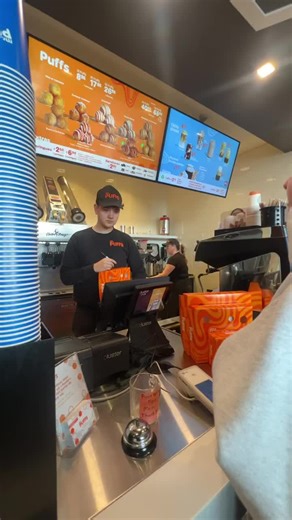 order first, talk later…😒 #mrpuffsvimont #mrpuffs #laval #yapper