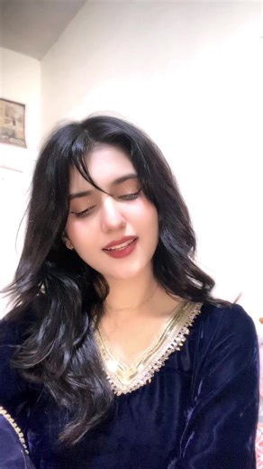 world famous line tum vo phali larki ho jis sy maynay itni baatay ki hai 😶😂 #fyp #isha_sd45