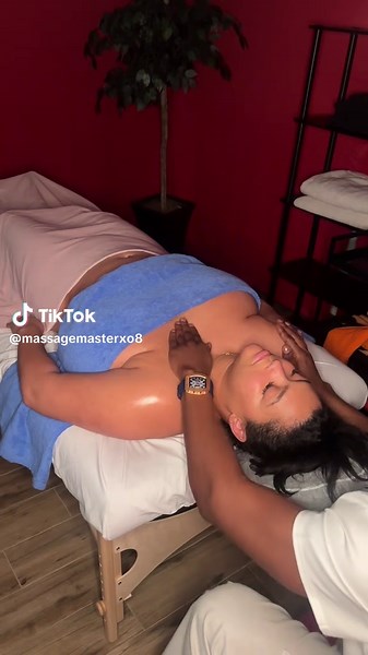 Unleash tension and power with a commanding back massage experience! Feel the waves of relaxation wash over you as every knot surrenders to my skilled hands. 💆‍♂️💥 #educational #certified #licensed