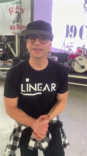 Linear Lead Singer Charlie Pennachio & Lead Guitar Wyatt Pauley before soundcheck