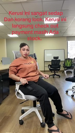 Kerusi ini sangat sedap. Dan korang look ini langsung check out payment masih ada stock. #officechair #chair #kualalumpur