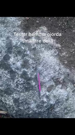 Hemma gjord av knallsnöre och tomtebloss