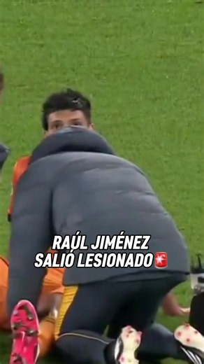 ¡MALAS NOTICIAS PARA JIMÉNEZ Y LOS WOLVES! El mexicano Raúl Jiménez tuvo que salir de cambio al 37’ por molestias en la rodilla tras un choque con el jugador del Everton.🤕🇲🇽
