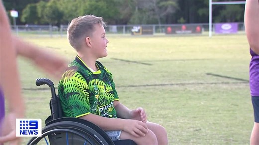It's a rare bone condition affecting athletic children with some sufferers needing hip replacements before they hit their teen years. A Coomera boy is tackling his Perthes Disease diagnosis, head-on, with the support of his local footy club. #9News | WATCH LIVE 5.30pm | 9 News Gold Coast