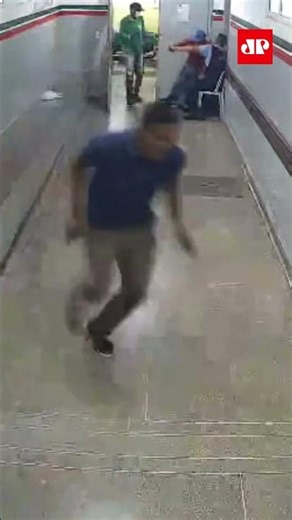 Criminoso invade UPA e atira contra segurança em MT #shorts