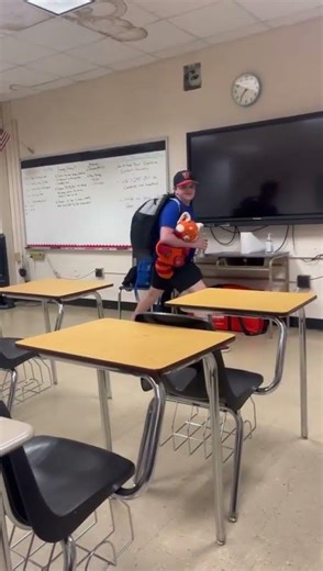 Me Doing The Stanky Leg Dance in My School