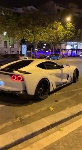 Ferrari F12 N-Largo Sound on the Champs-Elysees
