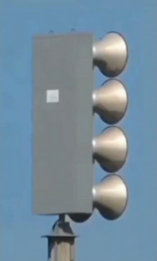 Federal Signal EOWS-812 Dual Wail Test, Bay City MI 7-7-07 #clips