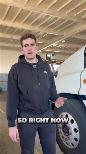 FREIGHTLINER MAKING THIS INSANE NOISE!