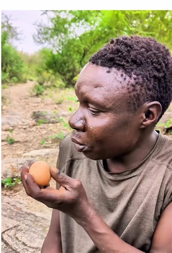 Dudukwe Tries Eating in a Unique Way#trending #hadzabe #fpy #unitedstates #trendingvideos #tribe #viralvideo #aficantiktok #america #fpyシ #us #foyou